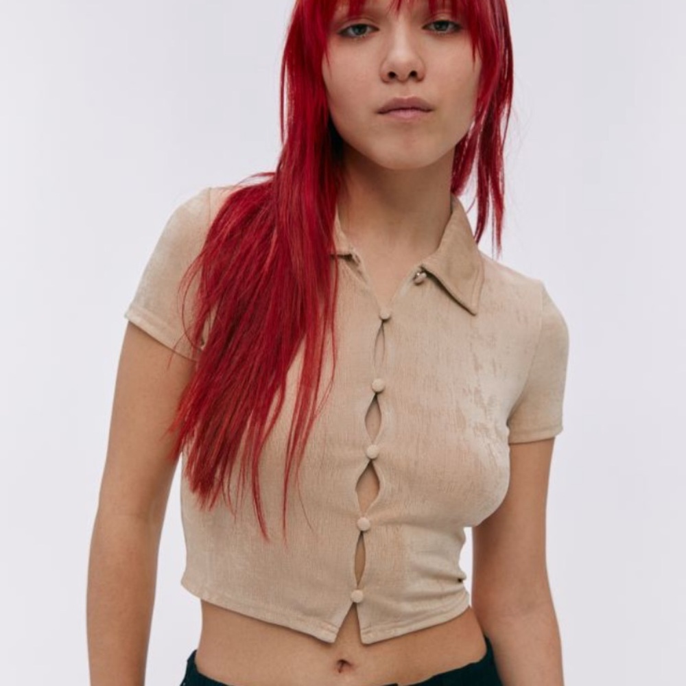 Crop top in light beige perfect for spring! - Picture 3 of 4
